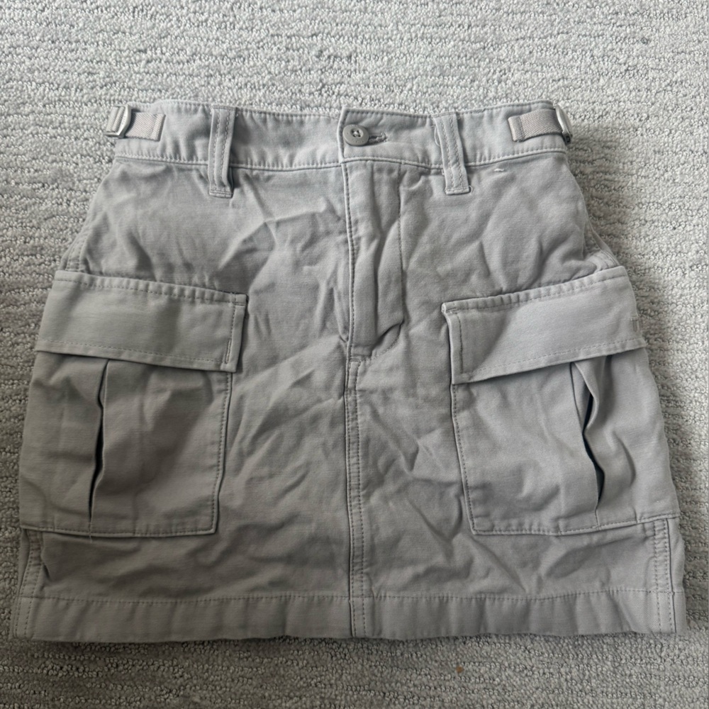 TNA Gray Cargo Skirt with Utility Design sz 0 great condition!